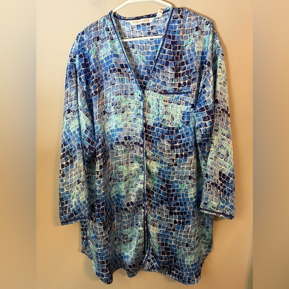 Victoria's Secret Satin Sleep Shirt in Blue Geometric Tile Print Size M